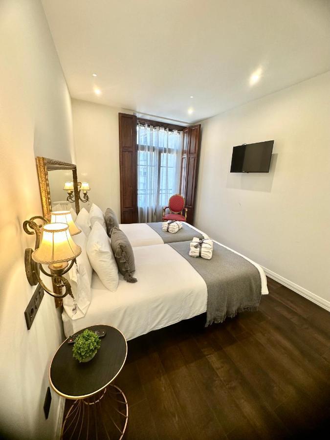 Claren'S Boutique Rooms Cangas De Narcea Exterior photo