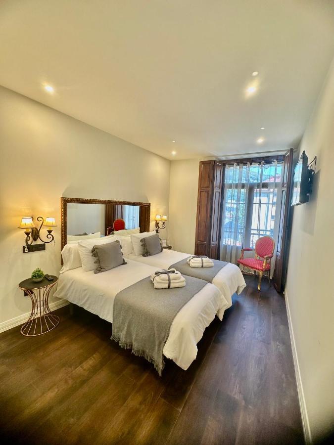 Claren'S Boutique Rooms Cangas De Narcea Exterior photo