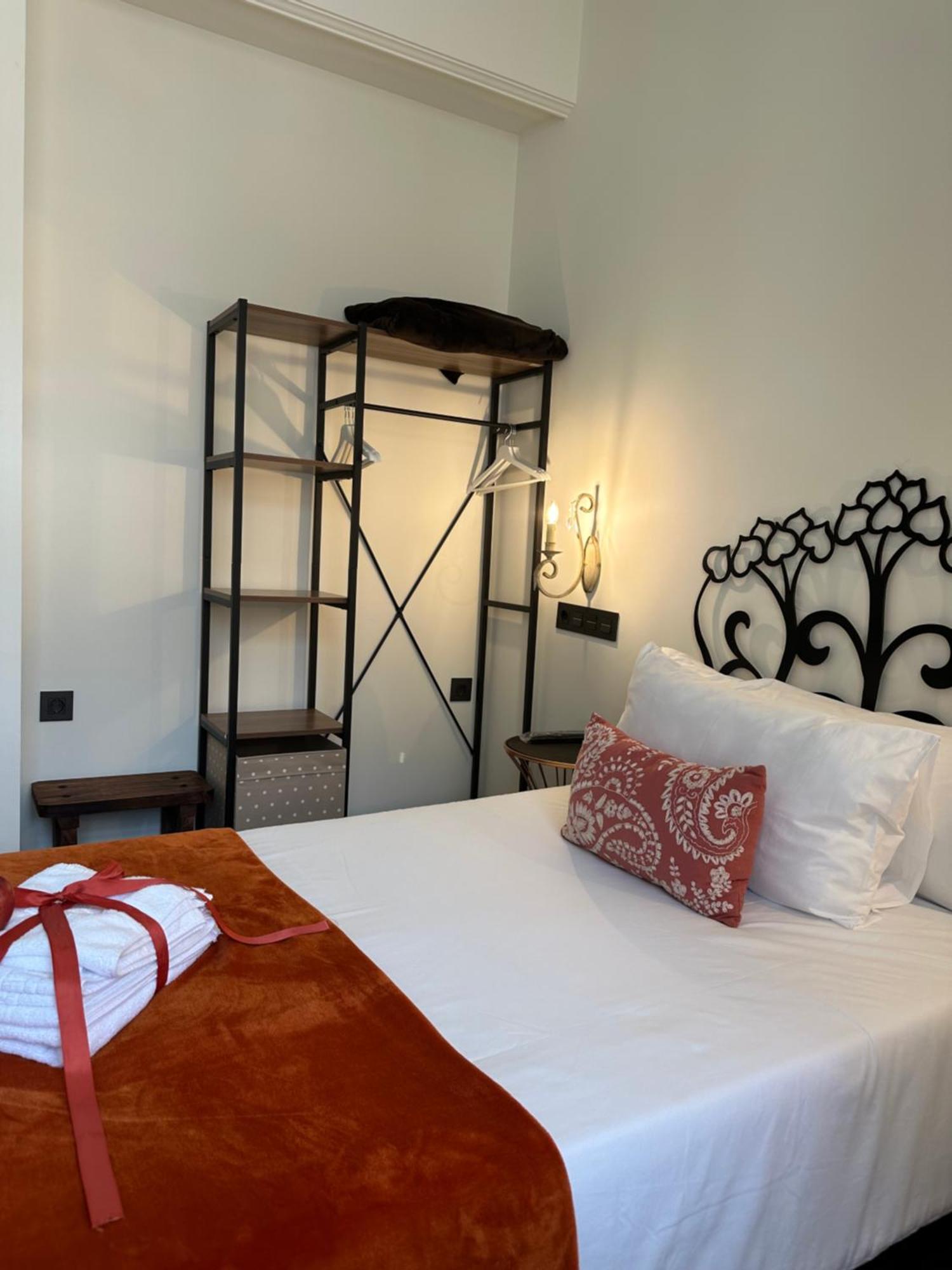 Claren'S Boutique Rooms Cangas De Narcea Exterior photo