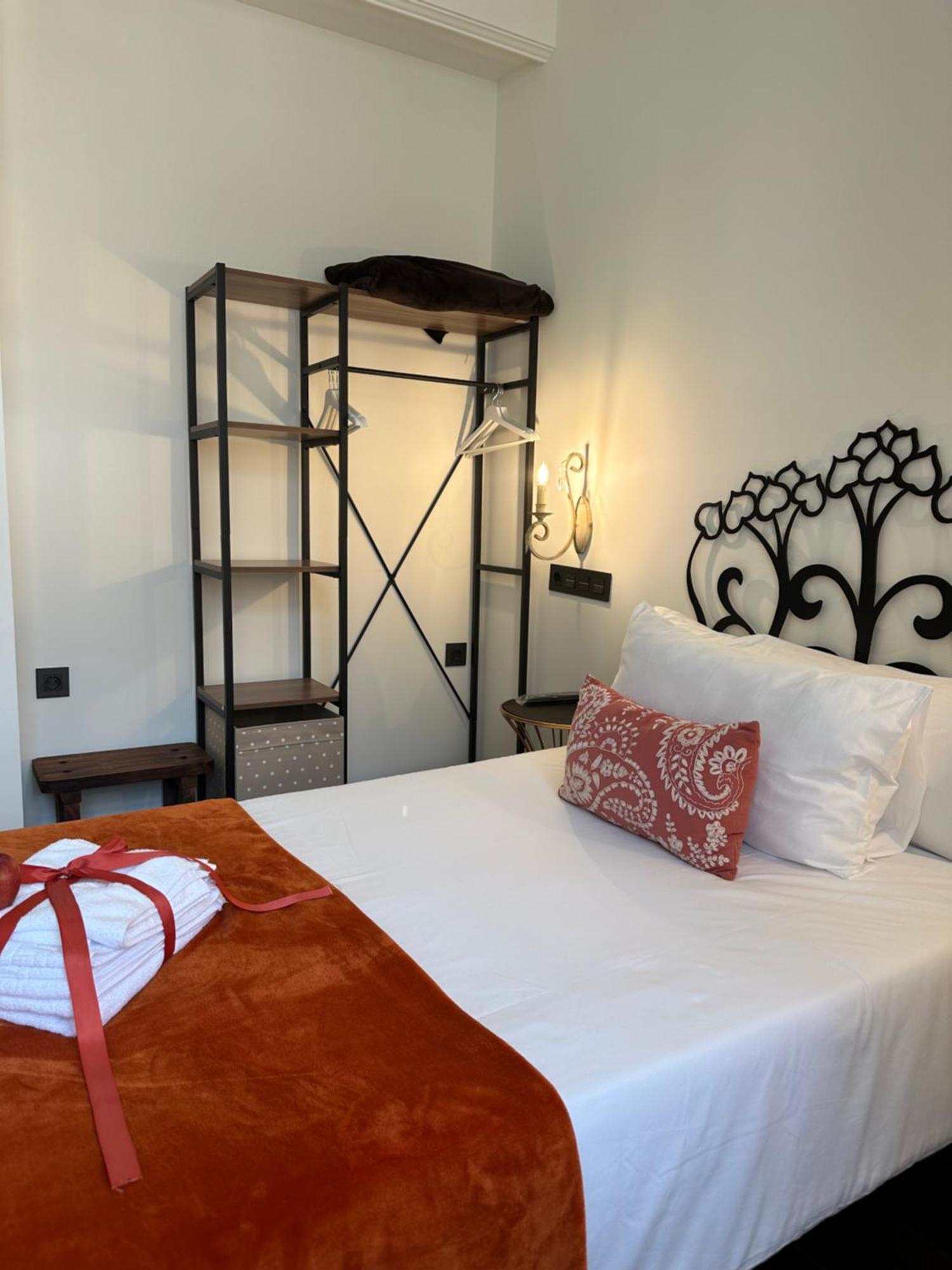 Claren'S Boutique Rooms Cangas De Narcea Exterior photo