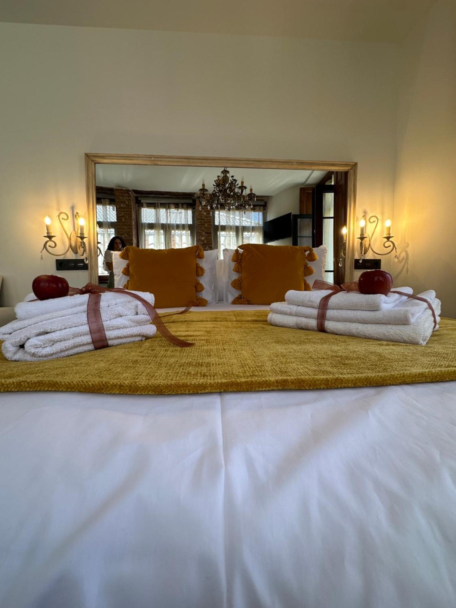 Claren'S Boutique Rooms Cangas De Narcea Exterior photo