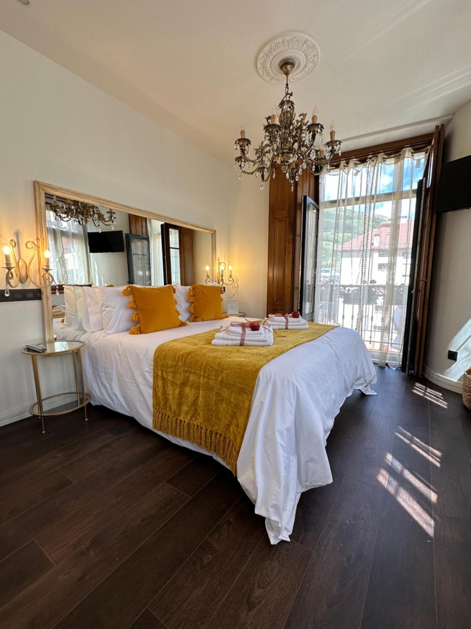 Claren'S Boutique Rooms Cangas De Narcea Exterior photo